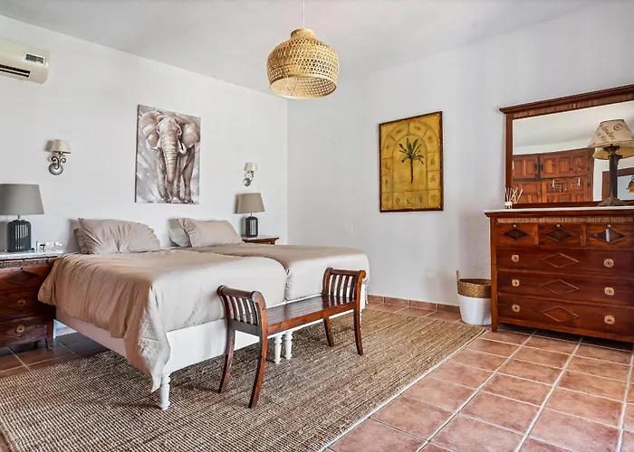 Exclusive With Panoramic Views And Private Pool