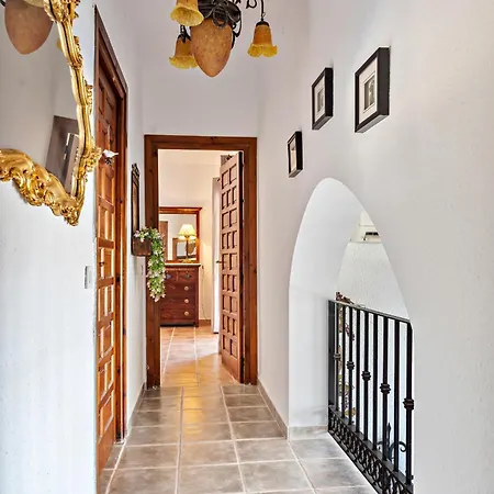 Exclusive With Panoramic Views And Private Pool